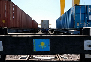 Объем грузоперевозок в контейнерах между Казахстаном и Китаем за четыре месяца увеличился на 8%